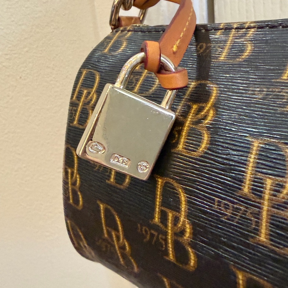 Like New Small Dooney & Bourke Black and Tan Logo Shoulder Bag - Picture 5 of 8
